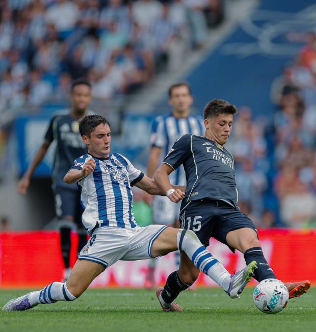 人突前, 坐镇主场迎