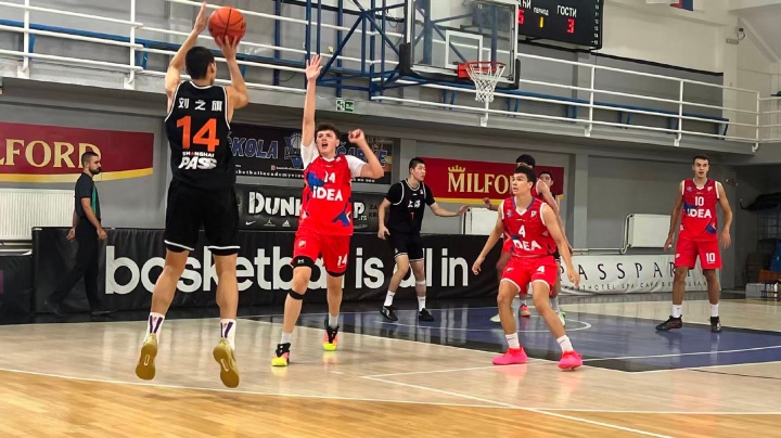 stron, stron, 参与